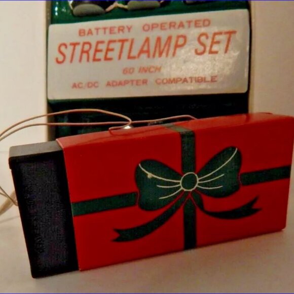 DEPARTMENT 56 - Village Accessories Series - Street Lamp Set - In Original Box - Picture 3 of 8